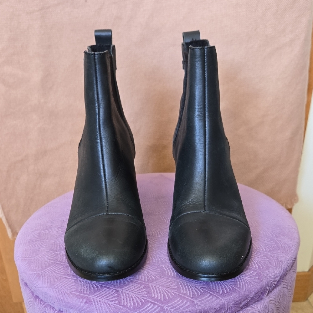 Toms Black Ankle Boots with Sleek Design